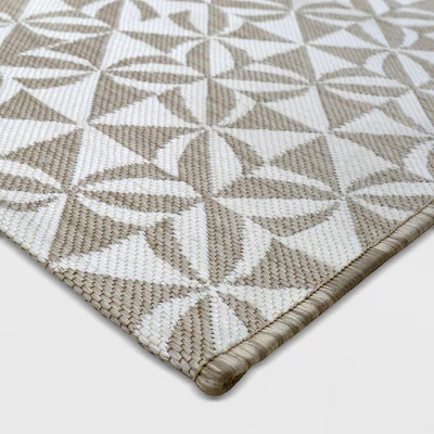 Cameo Outdoor Rug Gray/White - Opalhouse
